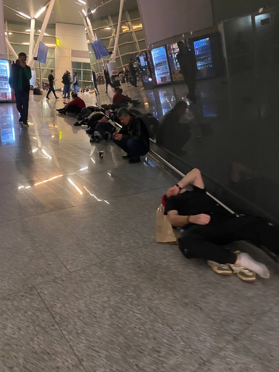 В московских аэропортах второй день подряд задерживают и отменяют рейсы