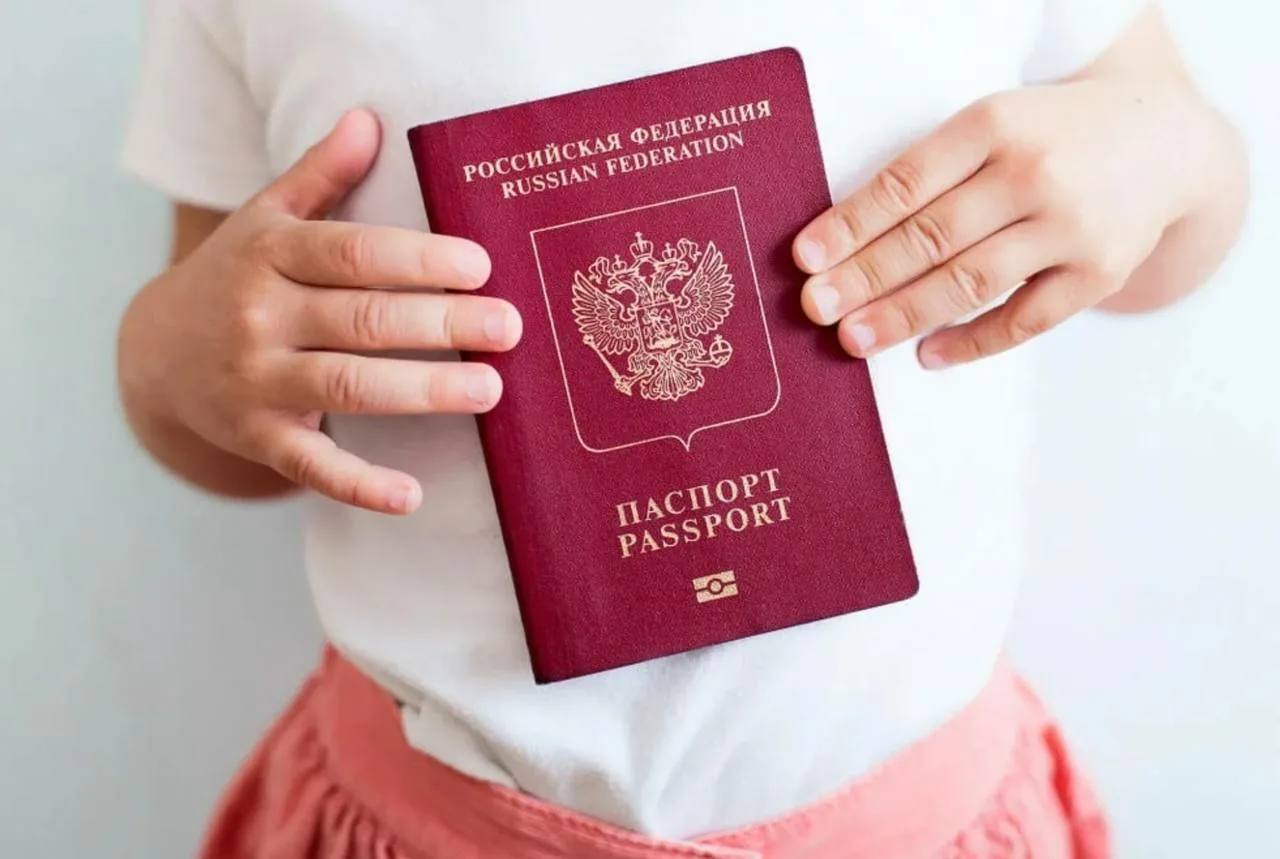 С 2027 года детям до 14 лет потребуется собственный загранпаспорт