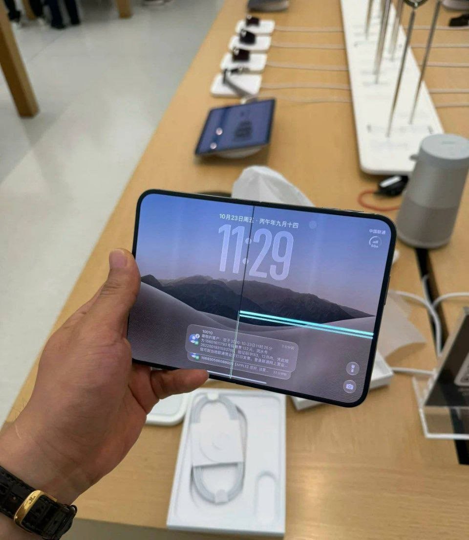 Покупатели iPhone Duo жалуются на поломку экрана на сгибе