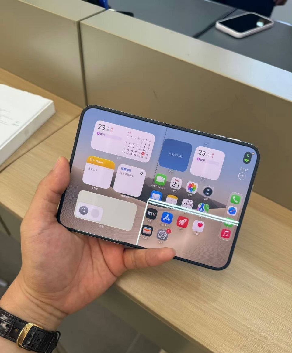 Покупатели iPhone Duo жалуются на поломку экрана на сгибе