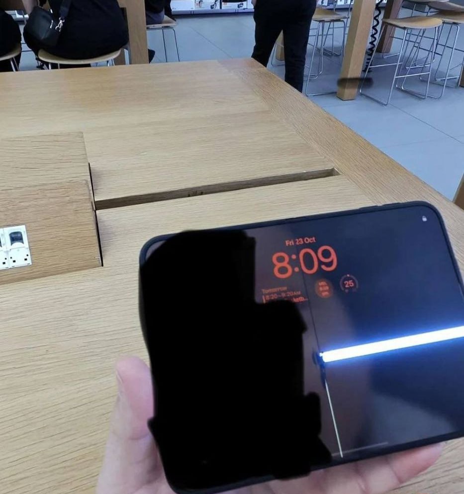 Покупатели iPhone Duo жалуются на поломку экрана на сгибе