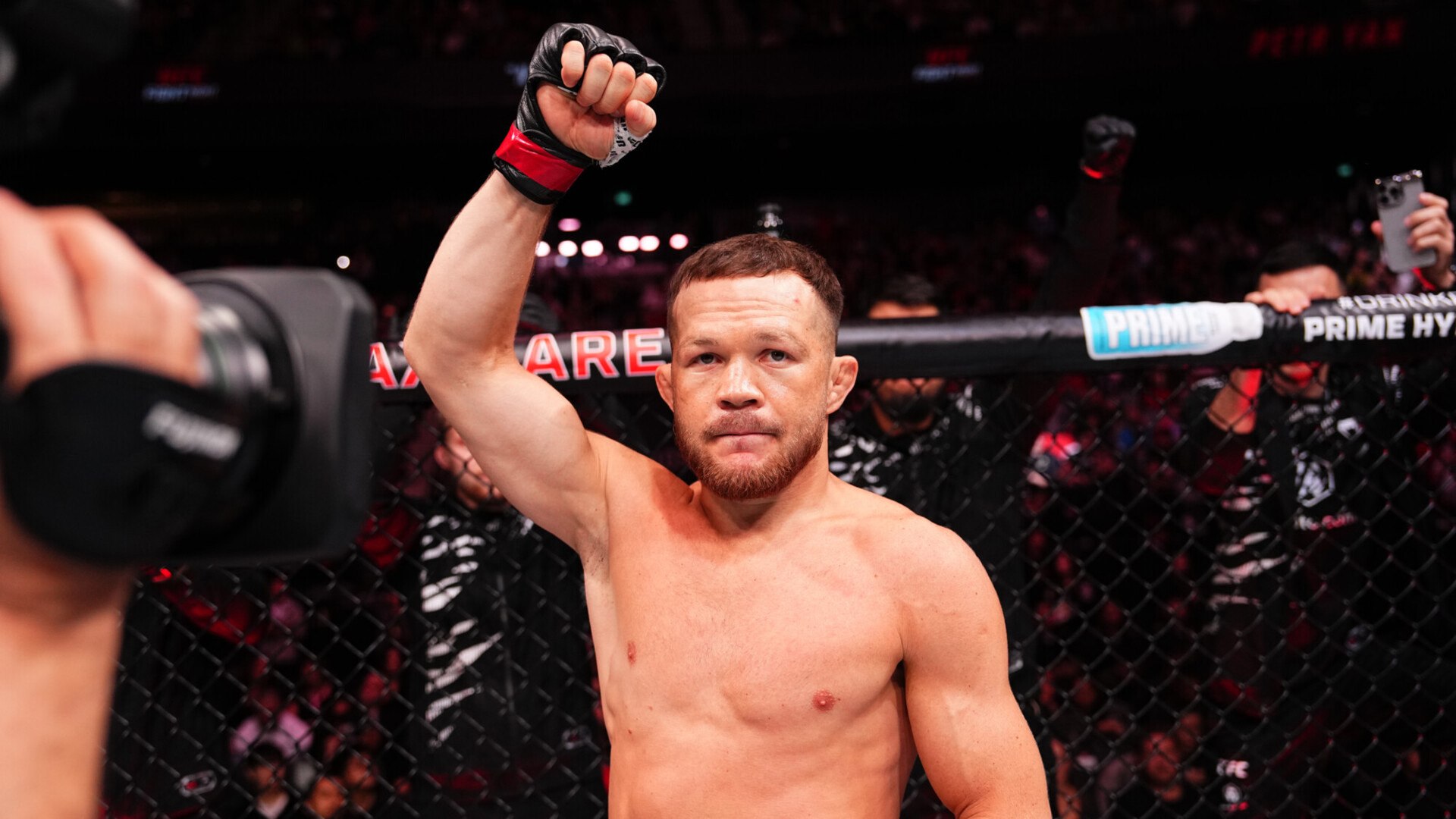Пётр Ян защитил титул UFC в легчайшем весе, победив Двалишвили