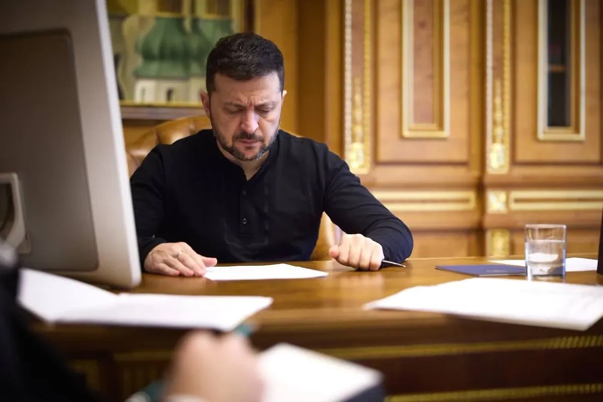 Зеленский продлил военное положение и мобилизацию на Украине до 2027 года