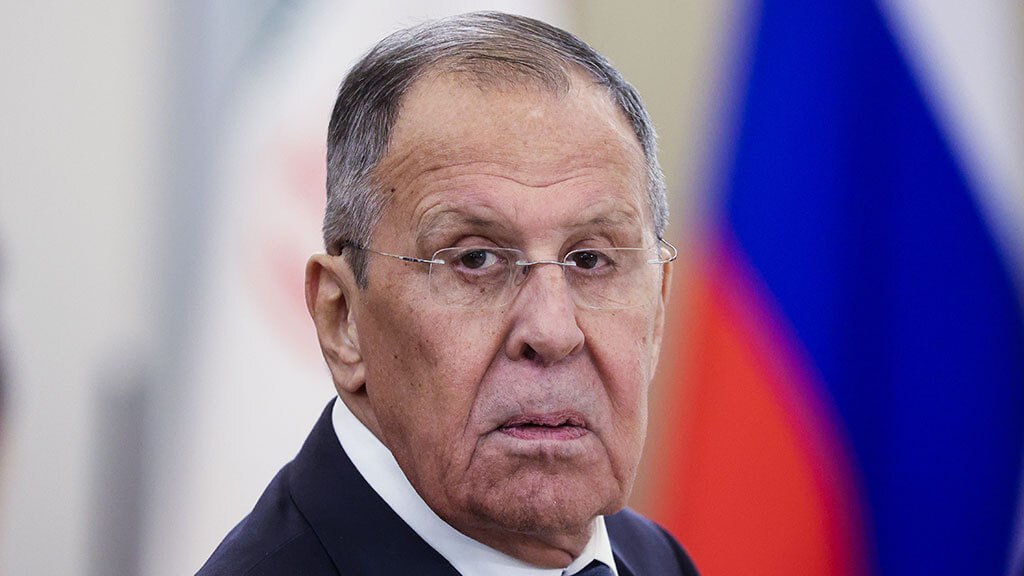 Лавров: Зеленский должен приехать в Москву для встречи с Путиным