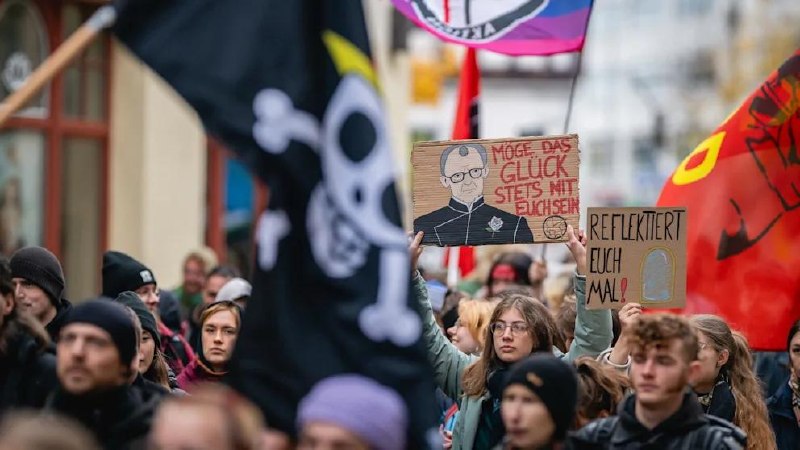 В Германии проходят массовые протесты с требованием отставки Мерца